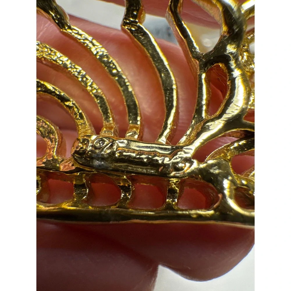 VTG Danecraft Gold Tone Openwork Reclining Cat Brooch Pin Whimsie Feline Jewelry